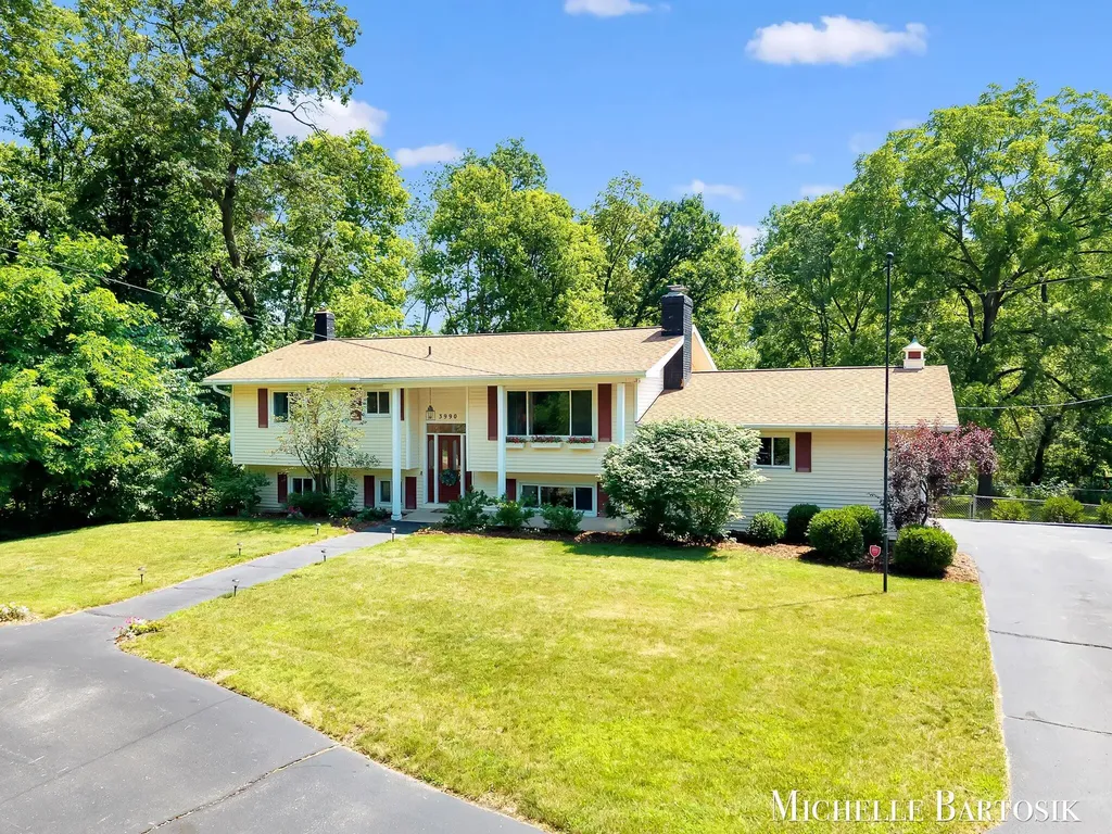 3990 Grand River Drive NE Plainfield Charter Township MI 49525