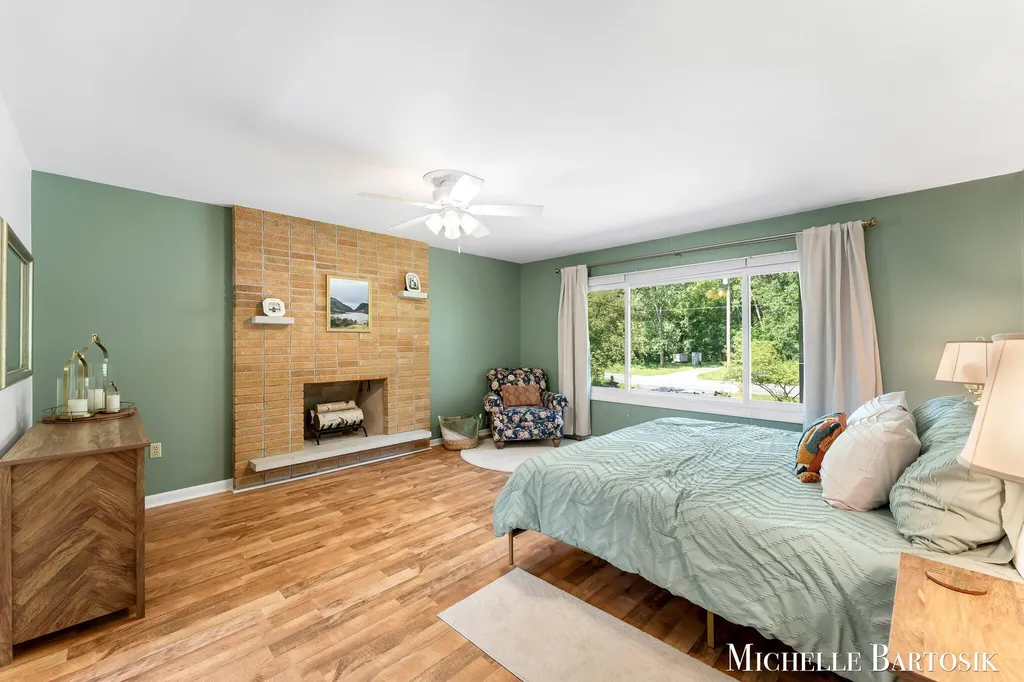 3990 Grand River Drive NE Plainfield Charter Township MI 49525
