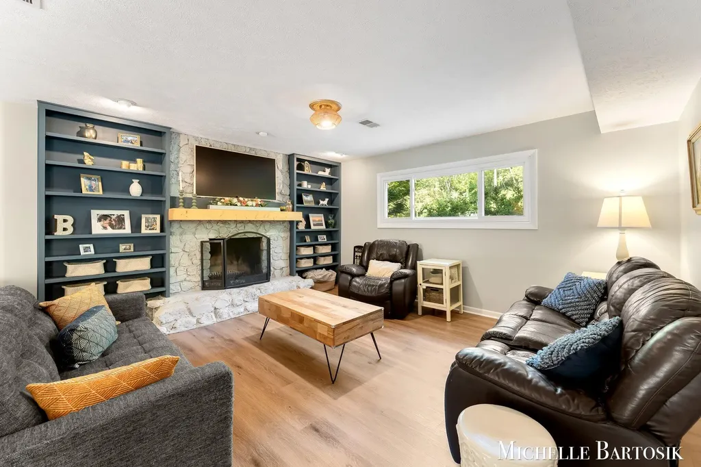 3990 Grand River Drive NE Plainfield Charter Township MI 49525