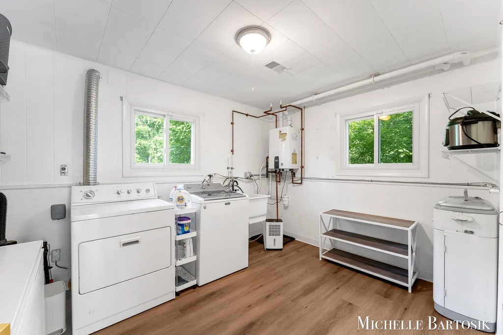 3990 Grand River Drive NE Plainfield Charter Township MI 49525