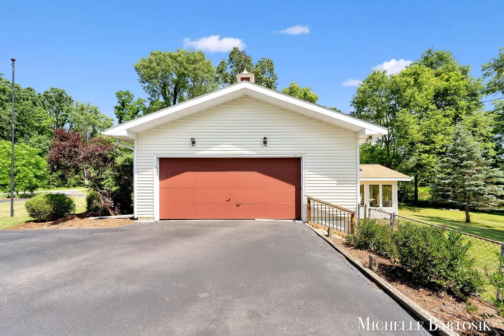 3990 Grand River Drive NE Plainfield Charter Township MI 49525