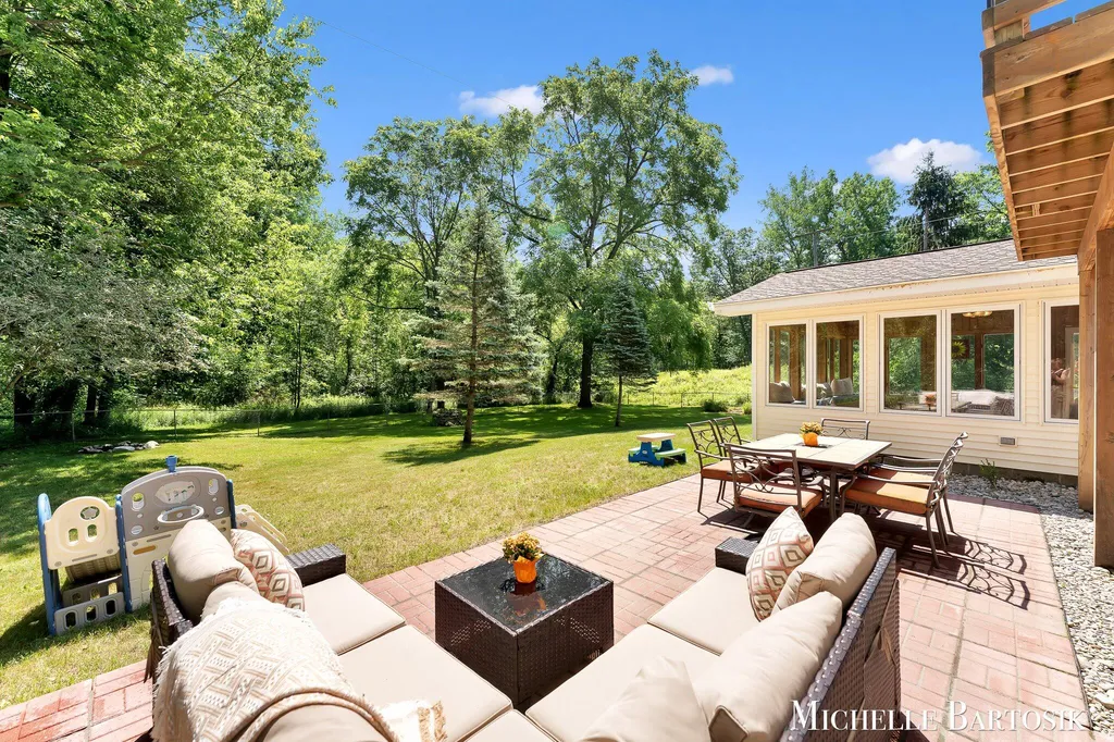 3990 Grand River Drive NE Plainfield Charter Township MI 49525