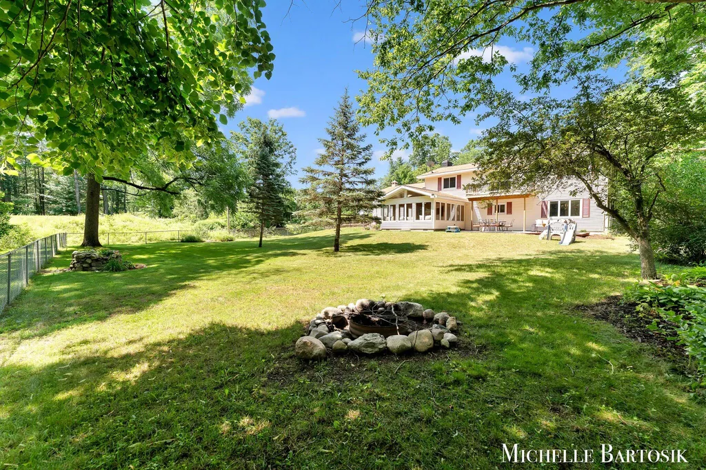 3990 Grand River Drive NE Plainfield Charter Township MI 49525