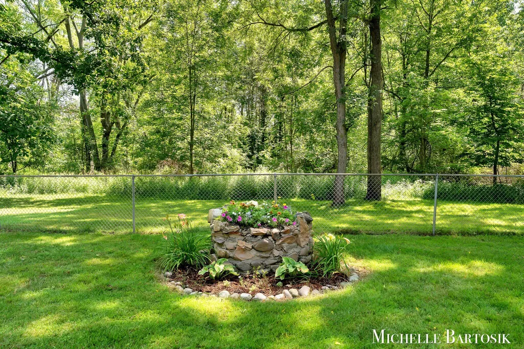 3990 Grand River Drive NE Plainfield Charter Township MI 49525