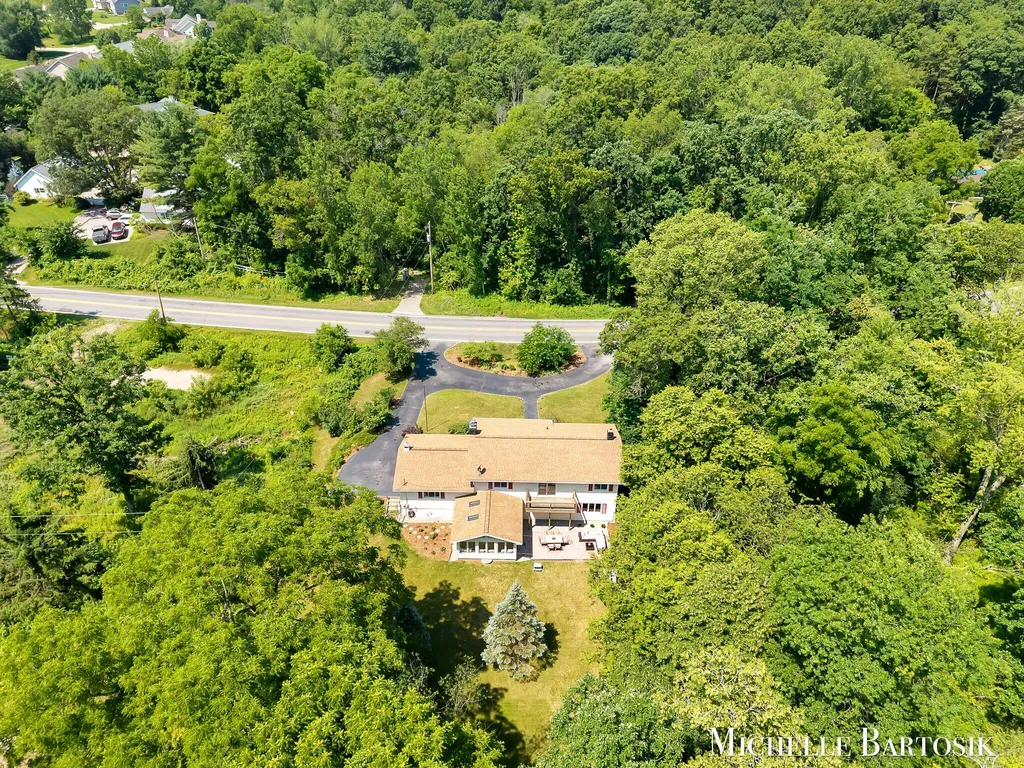 3990 Grand River Drive NE Plainfield Charter Township MI 49525