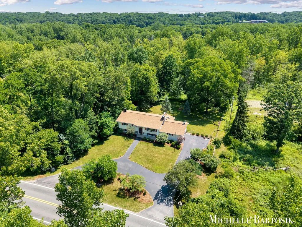 3990 Grand River Drive NE Plainfield Charter Township MI 49525