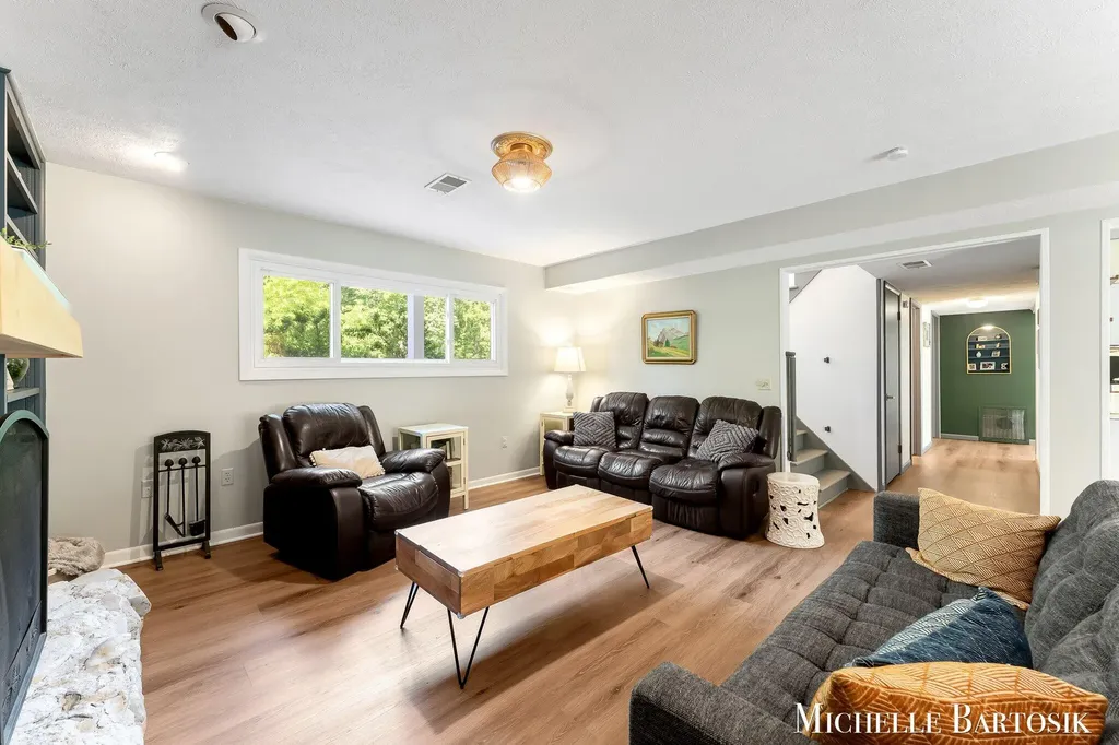 3990 Grand River Drive NE Plainfield Charter Township MI 49525