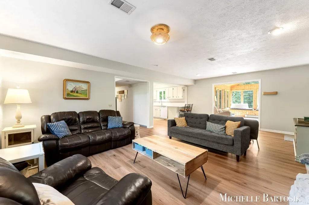 3990 Grand River Drive NE Plainfield Charter Township MI 49525
