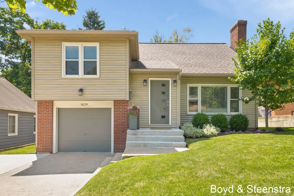 1629 Sylvan Avenue SE Grand Rapids City MI 49506