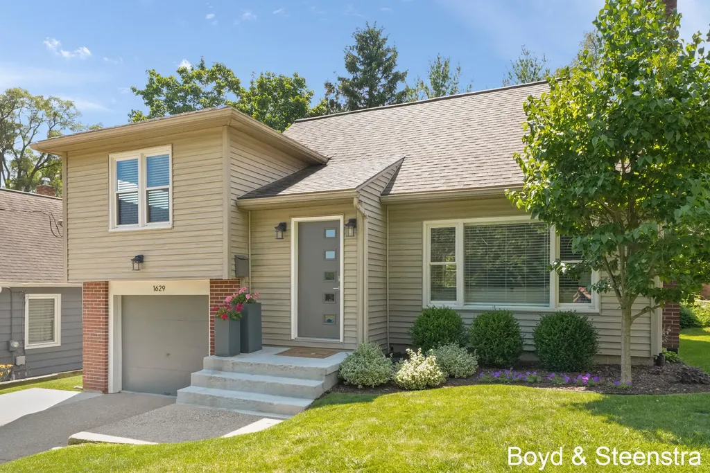 1629 Sylvan Avenue SE Grand Rapids City MI 49506
