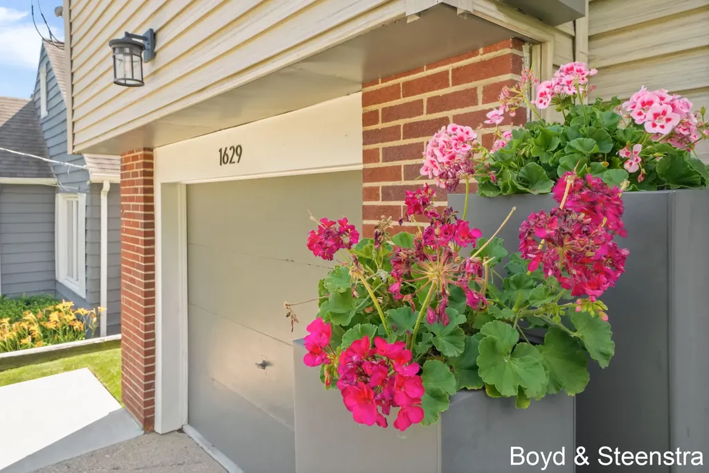 1629 Sylvan Avenue SE Grand Rapids City MI 49506