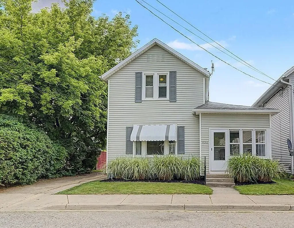 620 Davis Avenue NW Grand Rapids City MI 49504