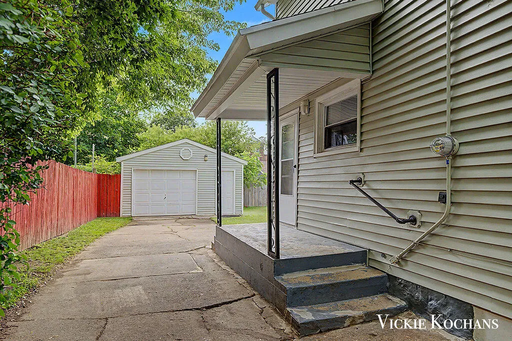 620 Davis Avenue NW Grand Rapids City MI 49504