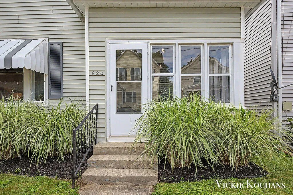 620 Davis Avenue NW Grand Rapids City MI 49504