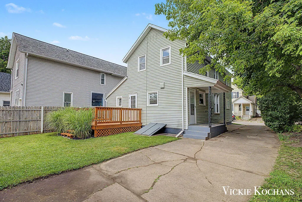 620 Davis Avenue NW Grand Rapids City MI 49504