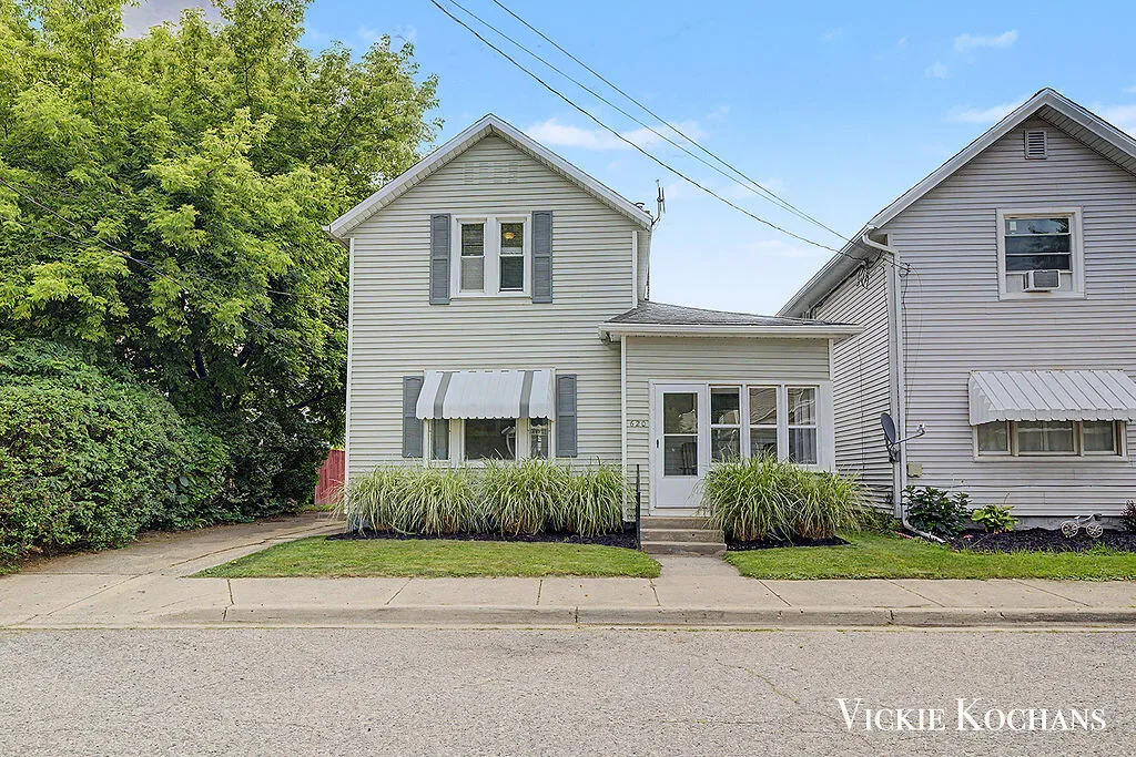 620 Davis Avenue NW Grand Rapids City MI 49504