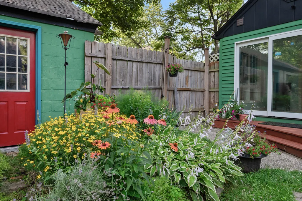 1127 Lakeway Avenue Kalamazoo City MI 49001