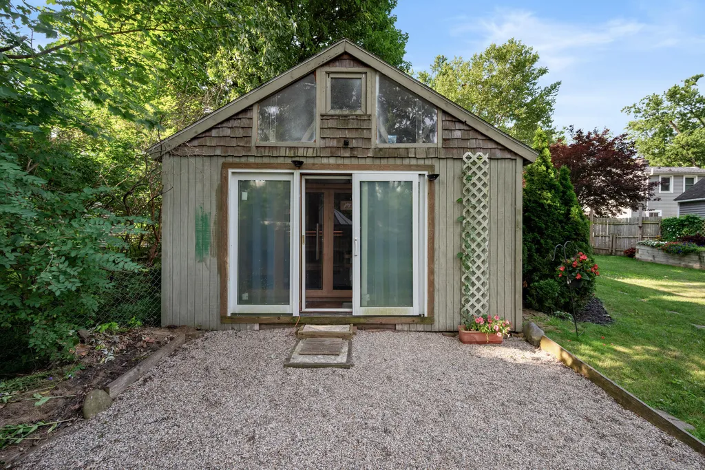 1127 Lakeway Avenue Kalamazoo City MI 49001