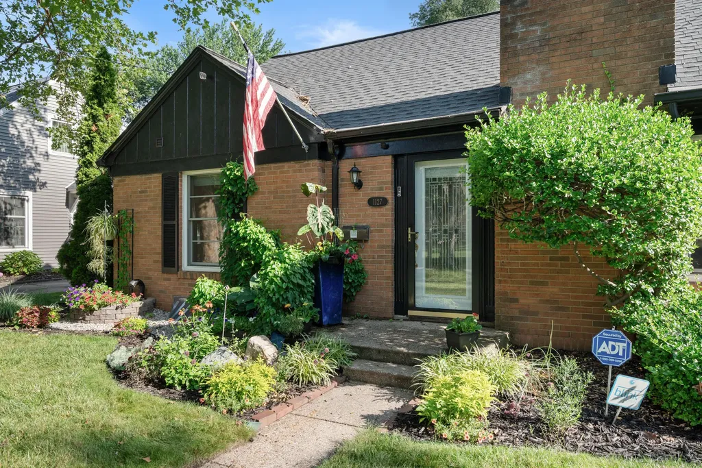 1127 Lakeway Avenue Kalamazoo City MI 49001