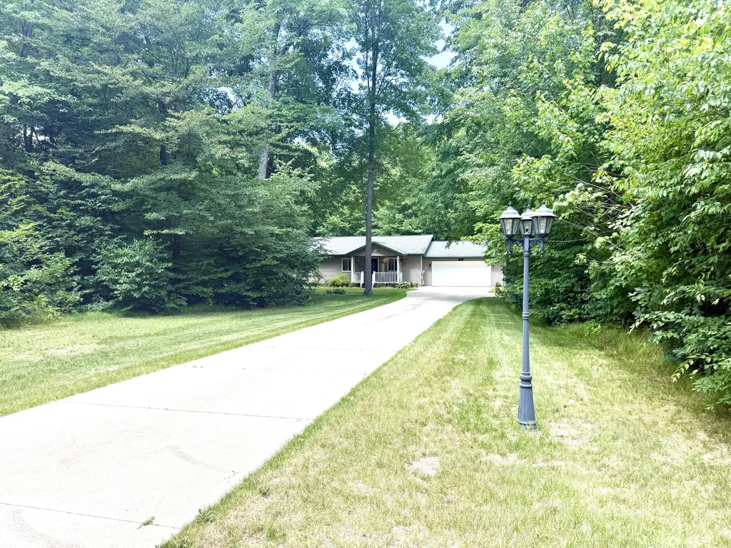19390 Timberland Drive Reynolds Township MI 49329