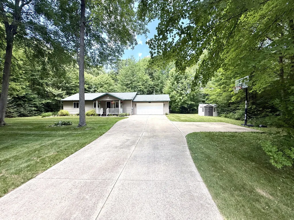 19390 Timberland Drive Reynolds Township MI 49329