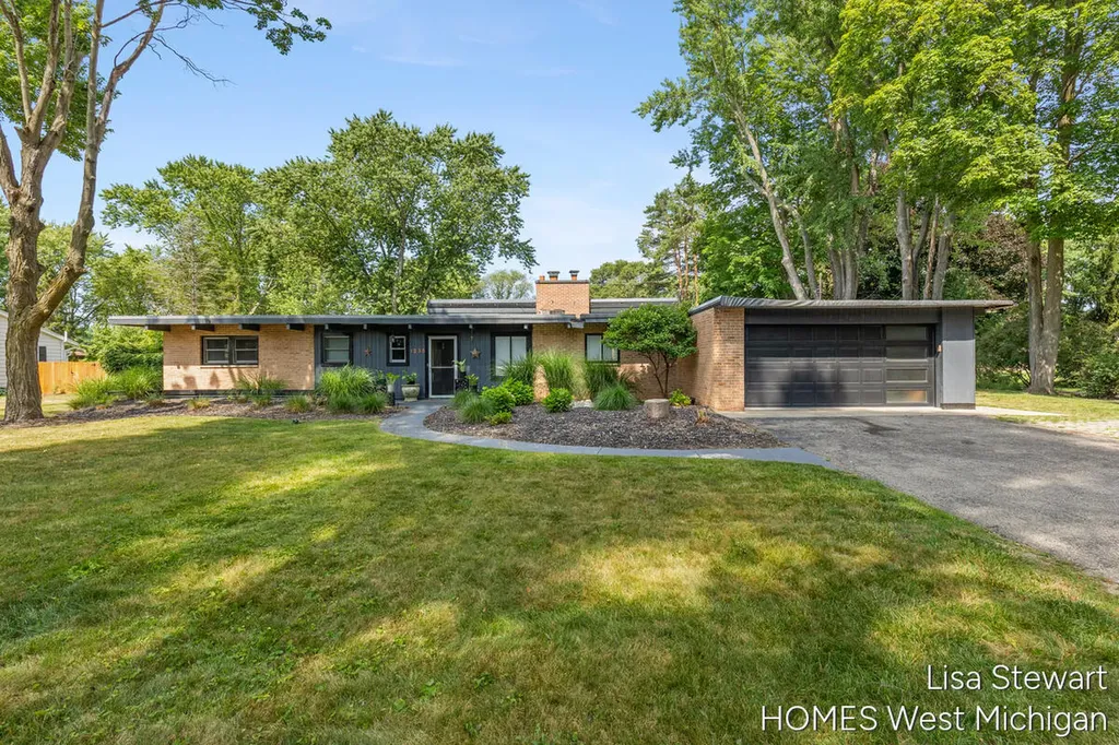 1235 Thornapple River Drive SE Cascade Charter Township MI 49301