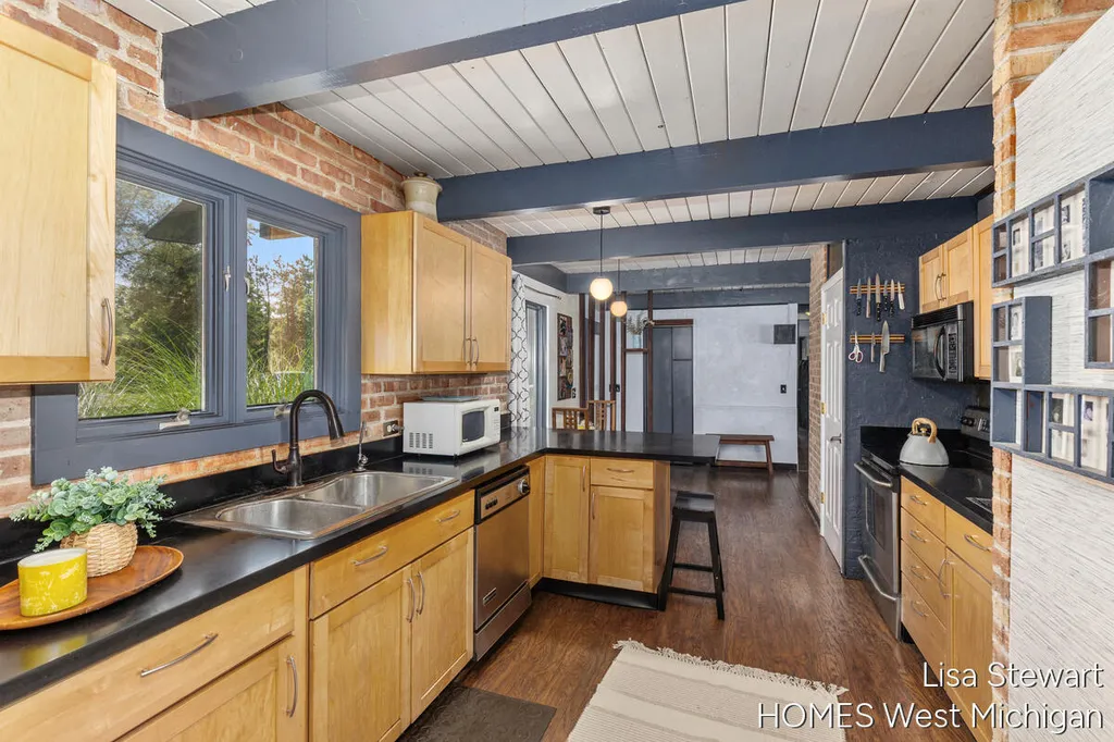1235 Thornapple River Drive SE Cascade Charter Township MI 49301
