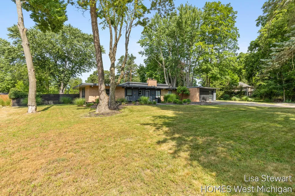 1235 Thornapple River Drive SE Cascade Charter Township MI 49301