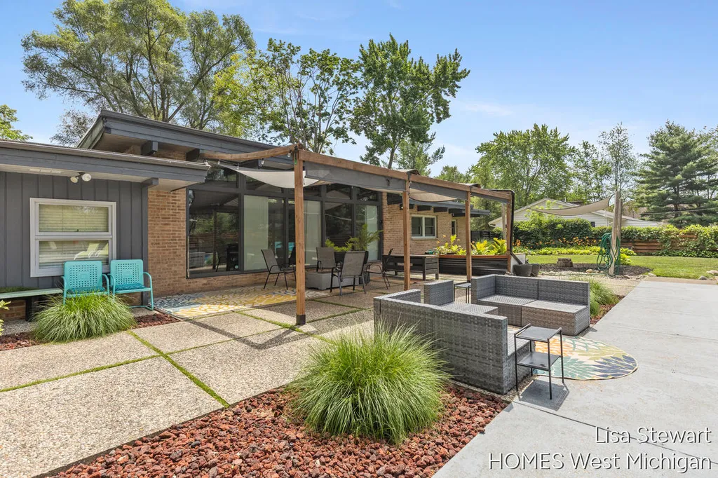 1235 Thornapple River Drive SE Cascade Charter Township MI 49301