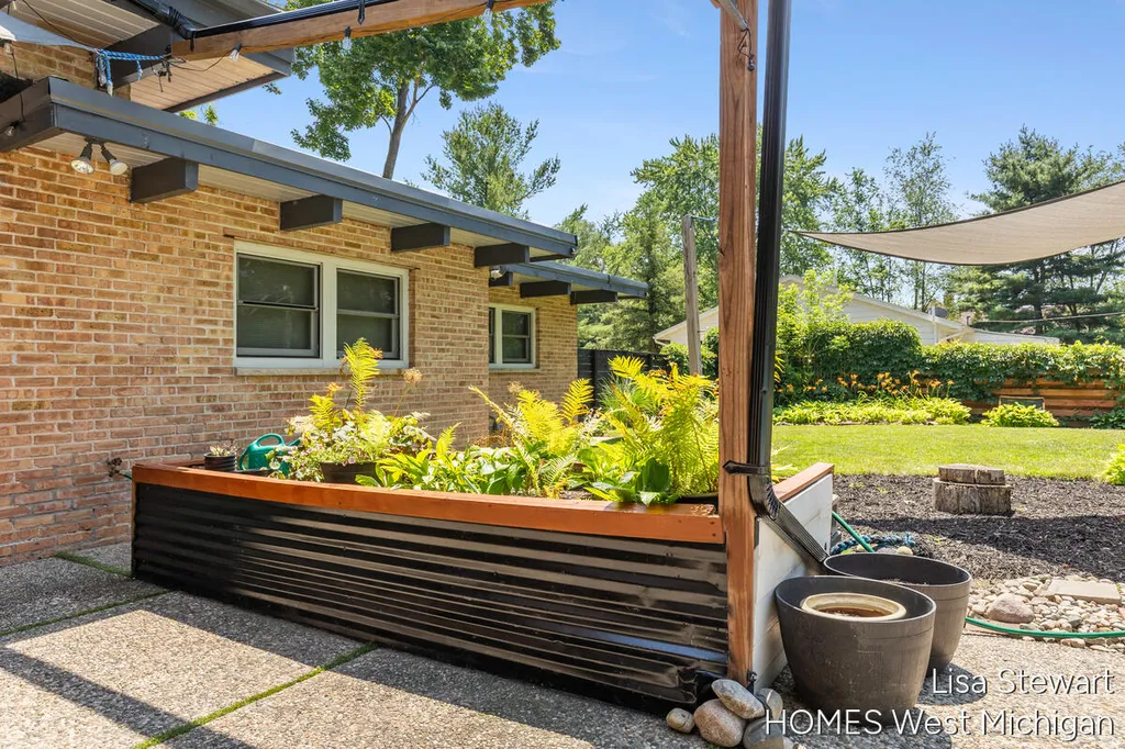 1235 Thornapple River Drive SE Cascade Charter Township MI 49301