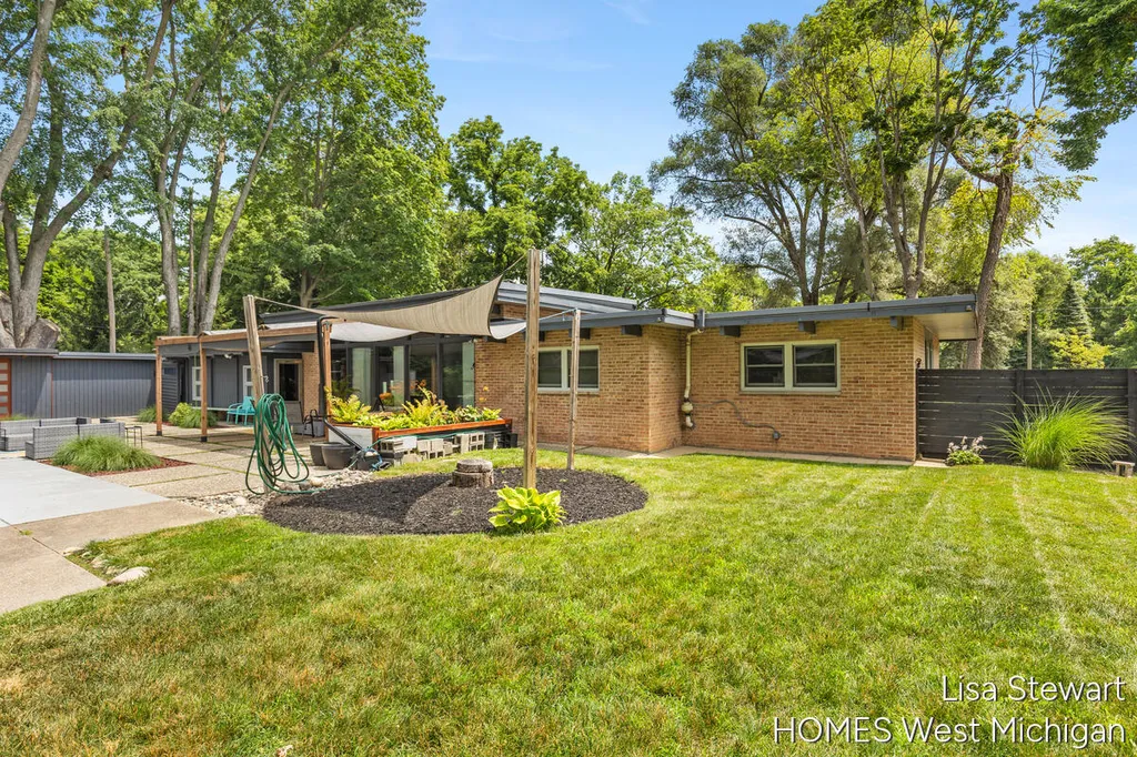 1235 Thornapple River Drive SE Cascade Charter Township MI 49301