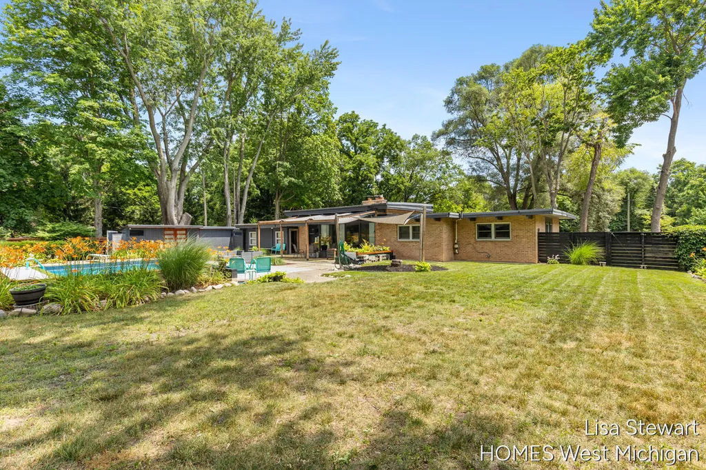 1235 Thornapple River Drive SE Cascade Charter Township MI 49301