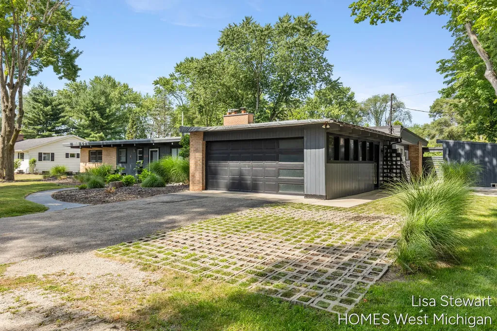 1235 Thornapple River Drive SE Cascade Charter Township MI 49301