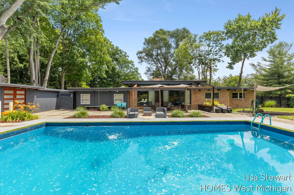 1235 Thornapple River Drive SE Cascade Charter Township MI 49301