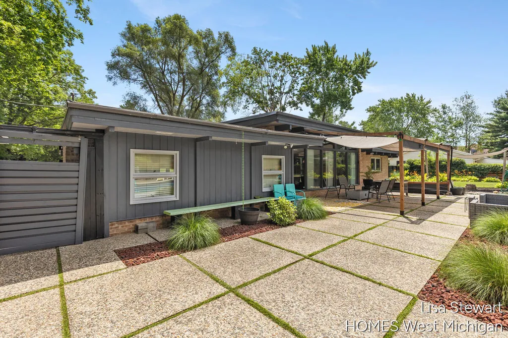 1235 Thornapple River Drive SE Cascade Charter Township MI 49301
