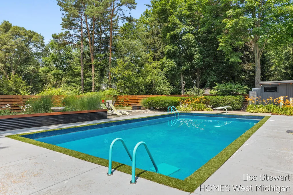 1235 Thornapple River Drive SE Cascade Charter Township MI 49301
