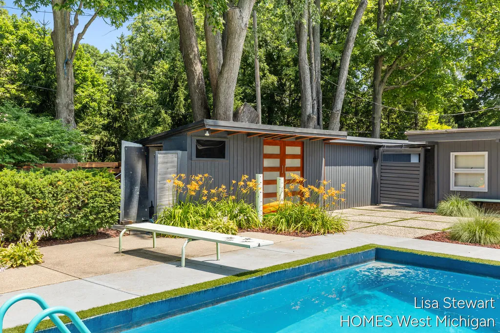1235 Thornapple River Drive SE Cascade Charter Township MI 49301