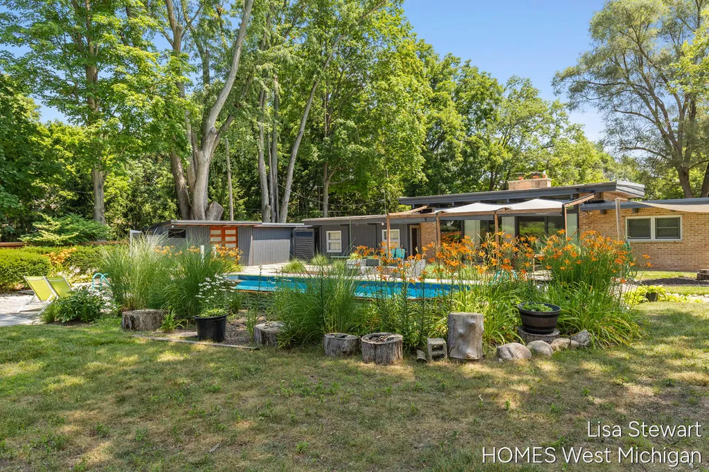 1235 Thornapple River Drive SE Cascade Charter Township MI 49301