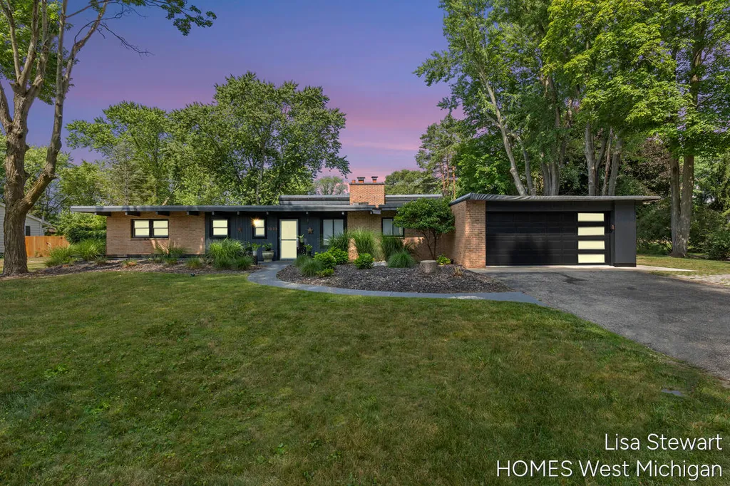 1235 Thornapple River Drive SE Cascade Charter Township MI 49301