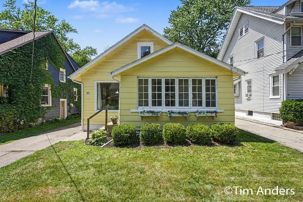 61 Mayfield Avenue NE Grand Rapids City MI 49503