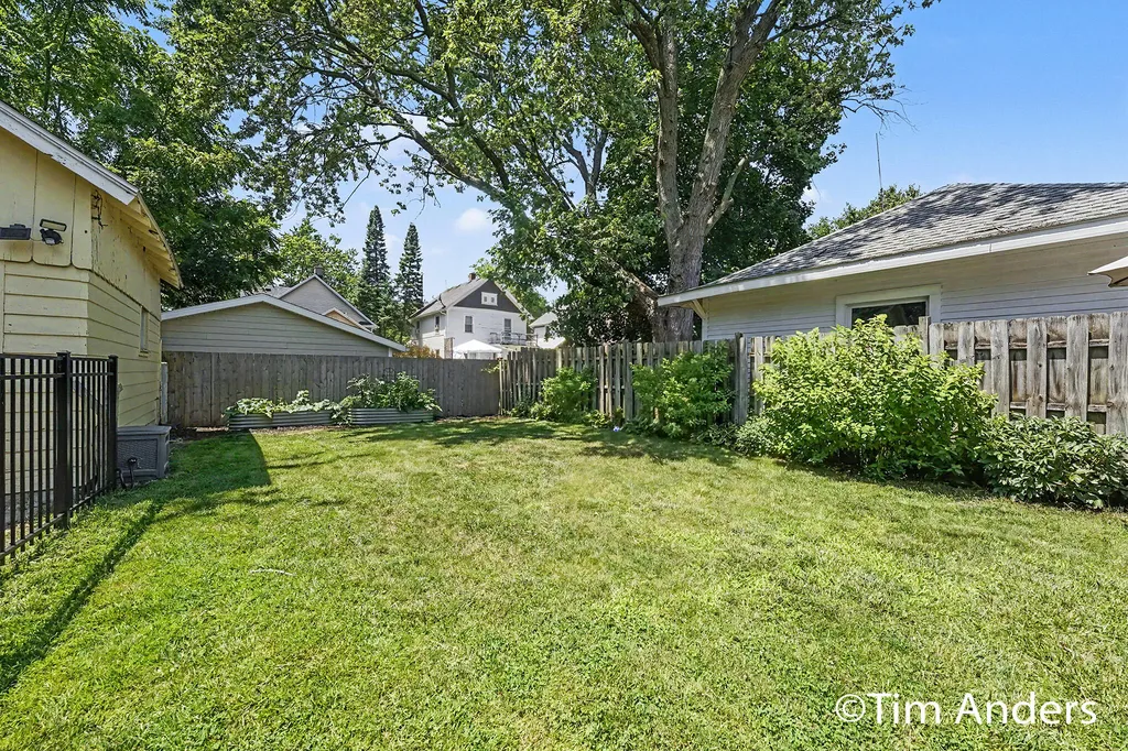 61 Mayfield Avenue NE Grand Rapids City MI 49503