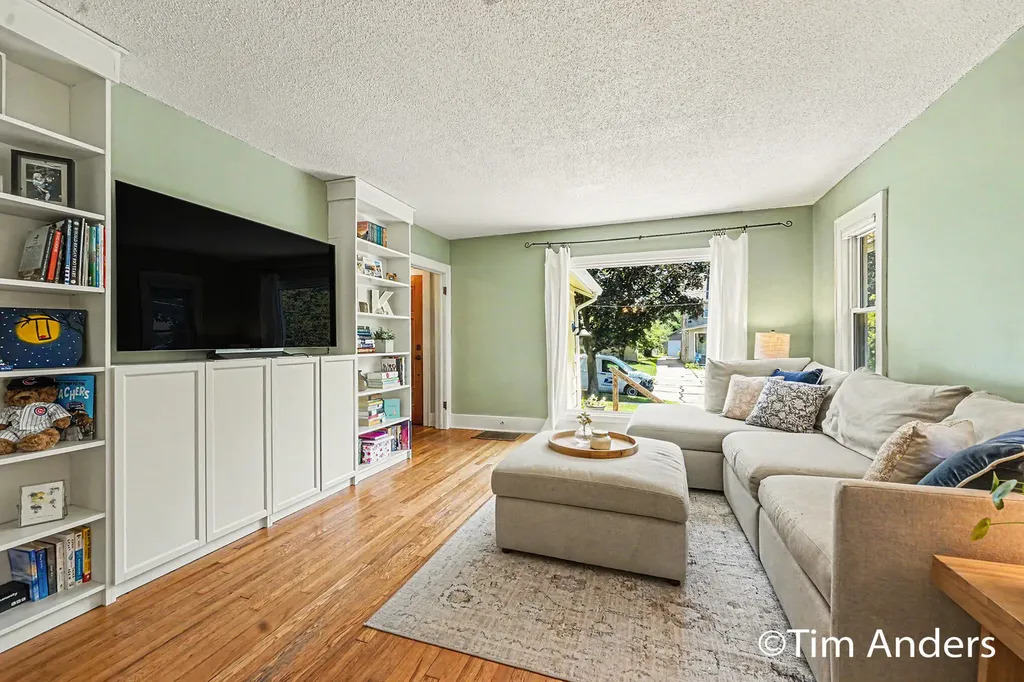 61 Mayfield Avenue NE Grand Rapids City MI 49503