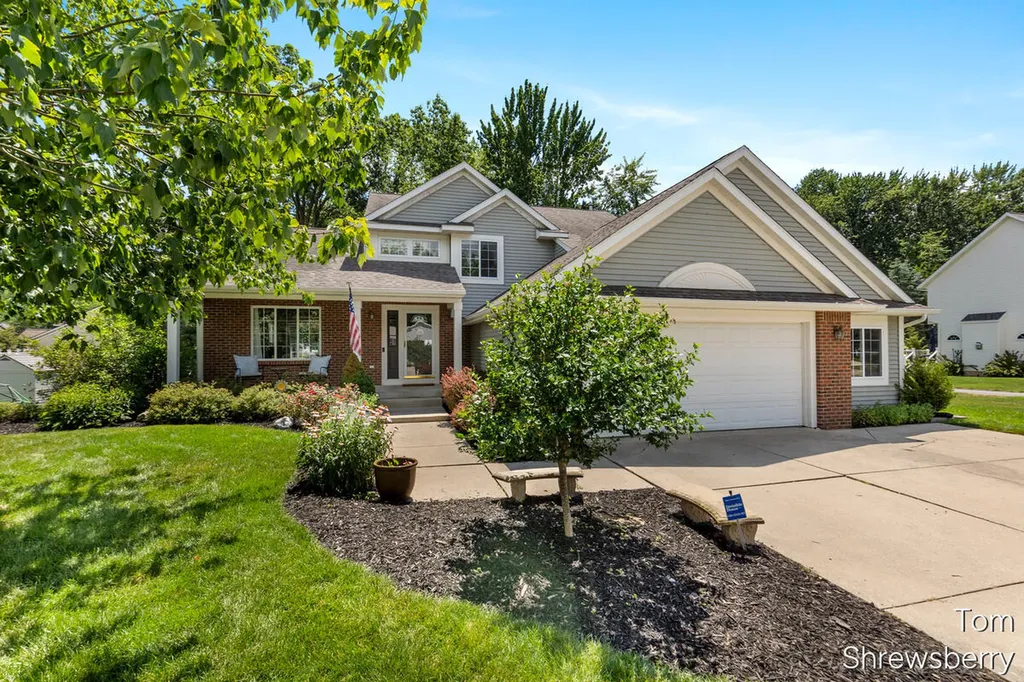 6494 Los Altos Drive NE Cannon Township MI 49341