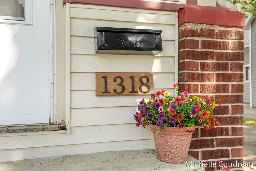 1318 Portland Avenue NE Grand Rapids City MI 49505