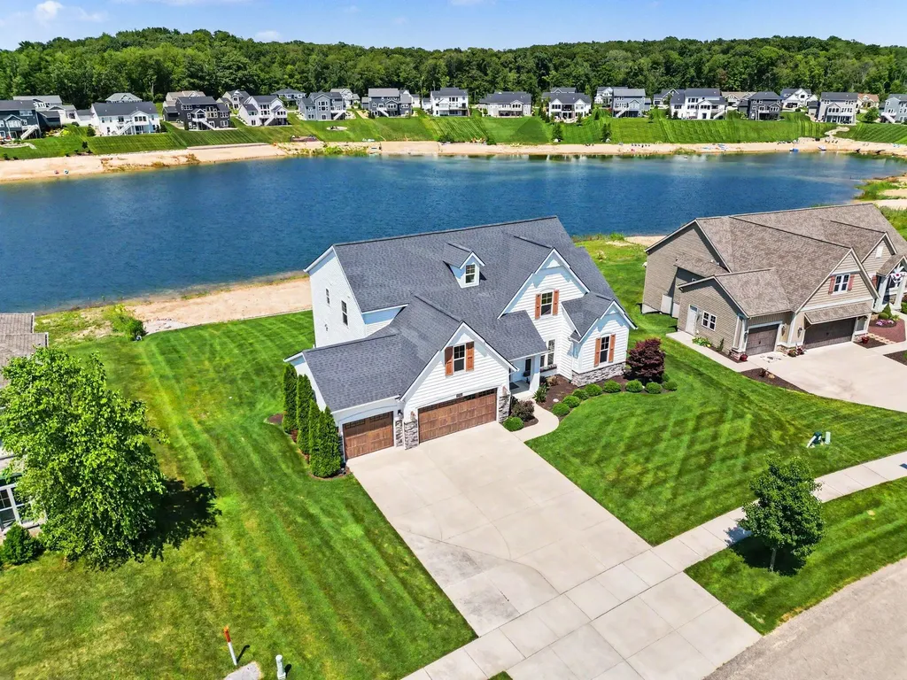 9784 Waterstone Drive SE Gaines Charter Township MI 49315