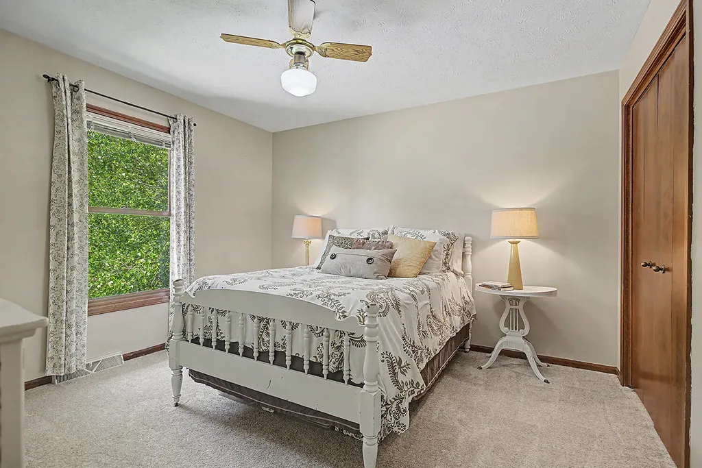 2274 Stowevalley Drive SE Kentwood City MI 49508