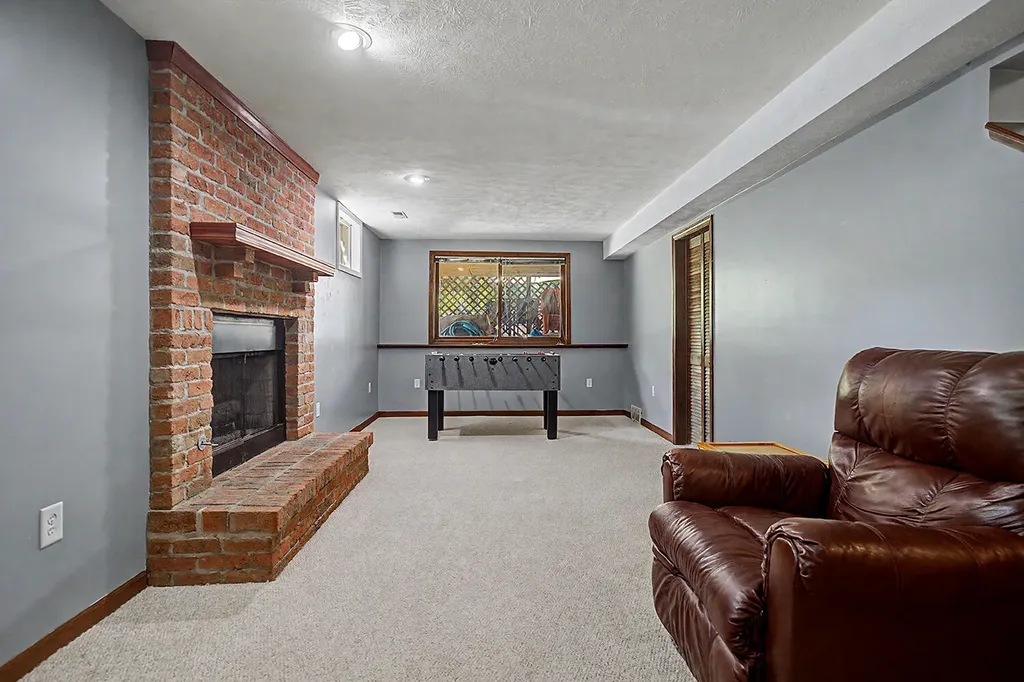 2274 Stowevalley Drive SE Kentwood City MI 49508