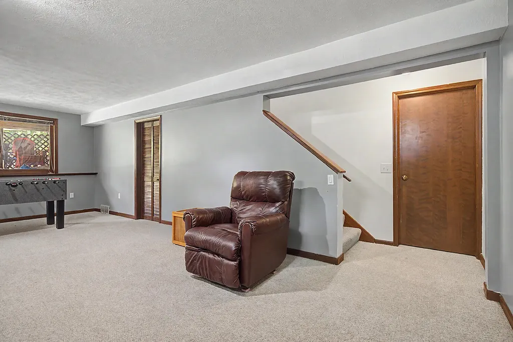 2274 Stowevalley Drive SE Kentwood City MI 49508