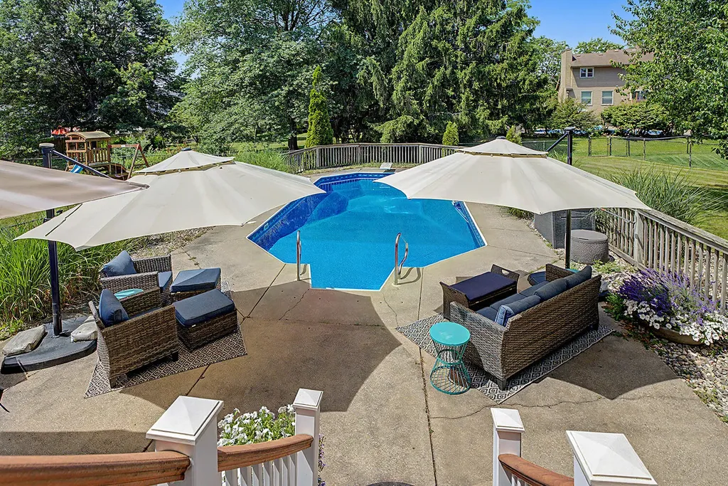 2274 Stowevalley Drive SE Kentwood City MI 49508