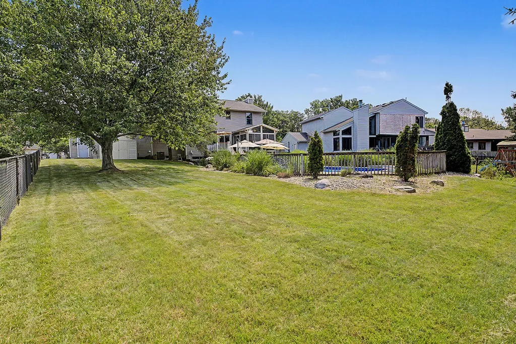 2274 Stowevalley Drive SE Kentwood City MI 49508